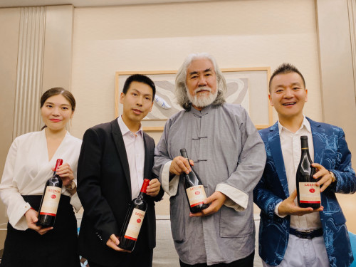 張紀中簽約深夜视频在线免费紅酒品牌代言人