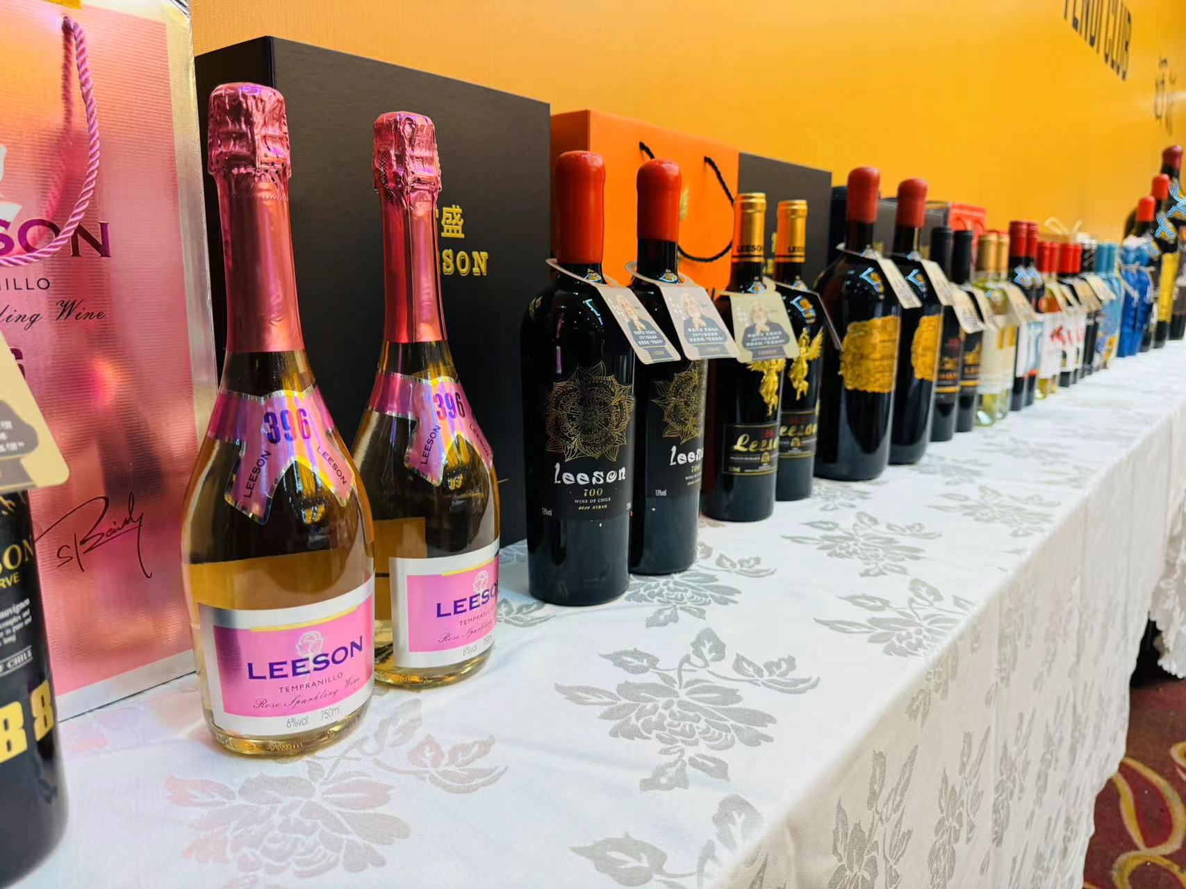 品鑒中的禮儀與文化：如何正確地享受與分享紅酒